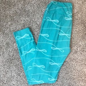 LuLaRoe OS mint leggings with bows